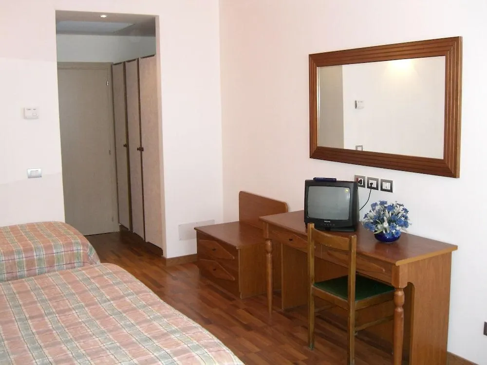 Hotel Golden ريميني 3*,  إيطاليا