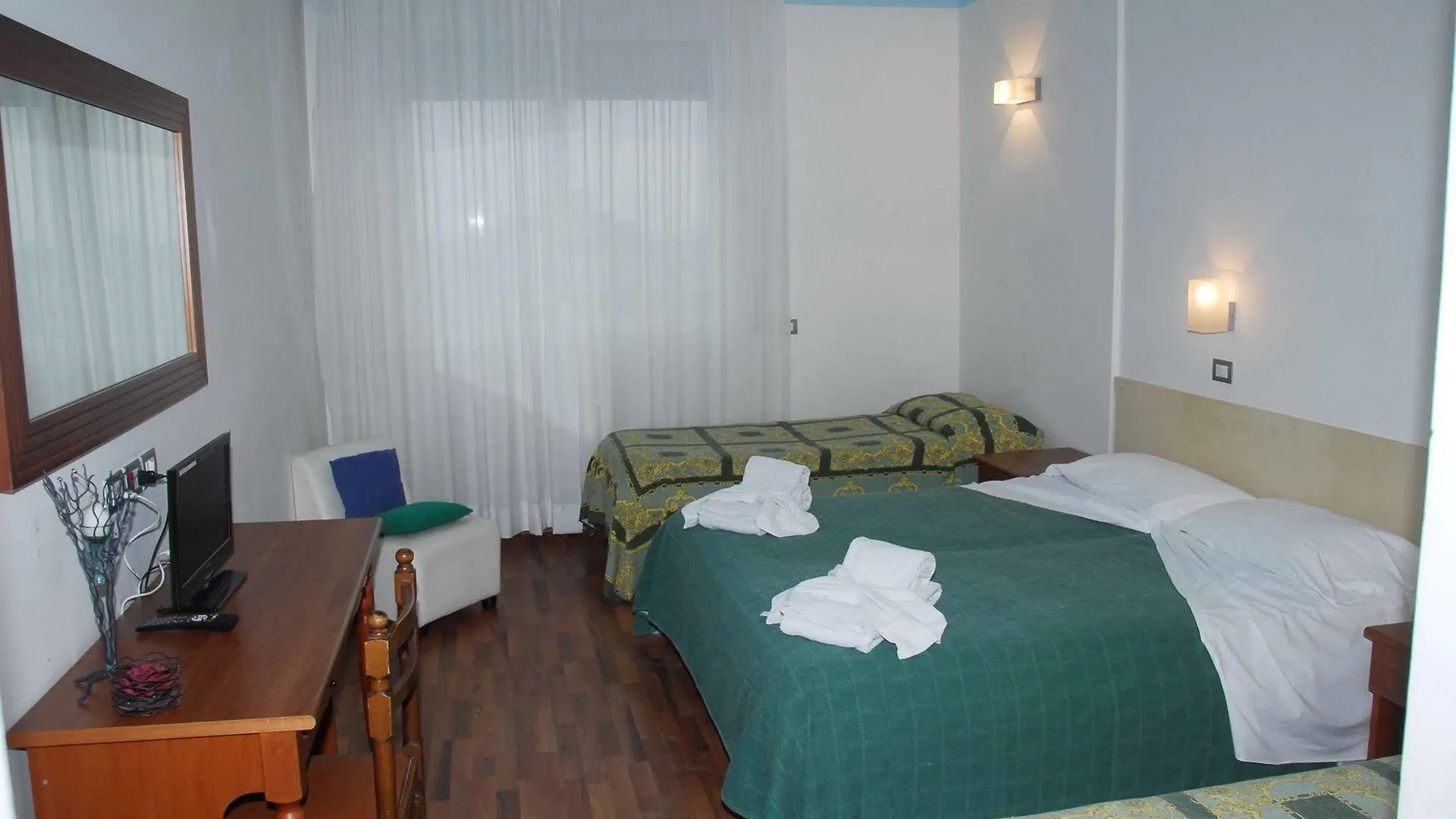 Hotel Golden ريميني 3*,