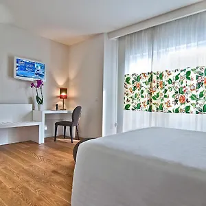 **** Hotel Caravel Italia